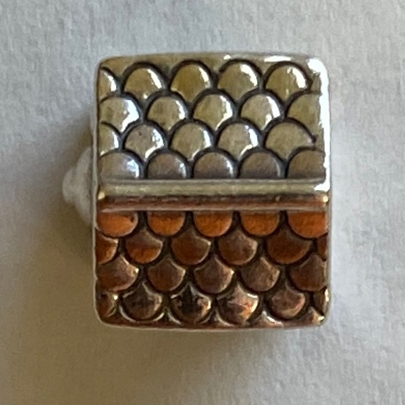 Doghouse w/red enamel heart - Pandora - retired!! - Picture 6 of 7